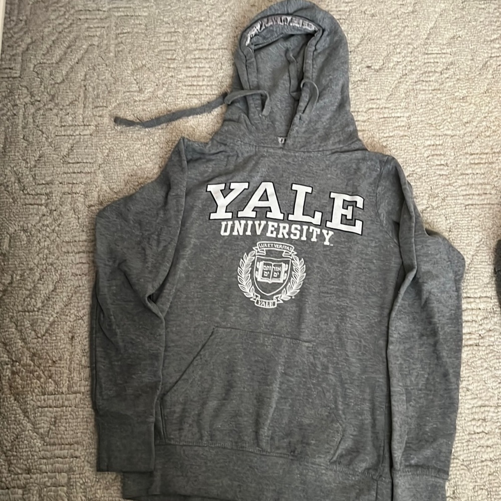 YALE sweatshirt